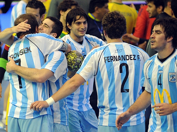 Debut y triunfo para el handball nacional - Noticias de Brown